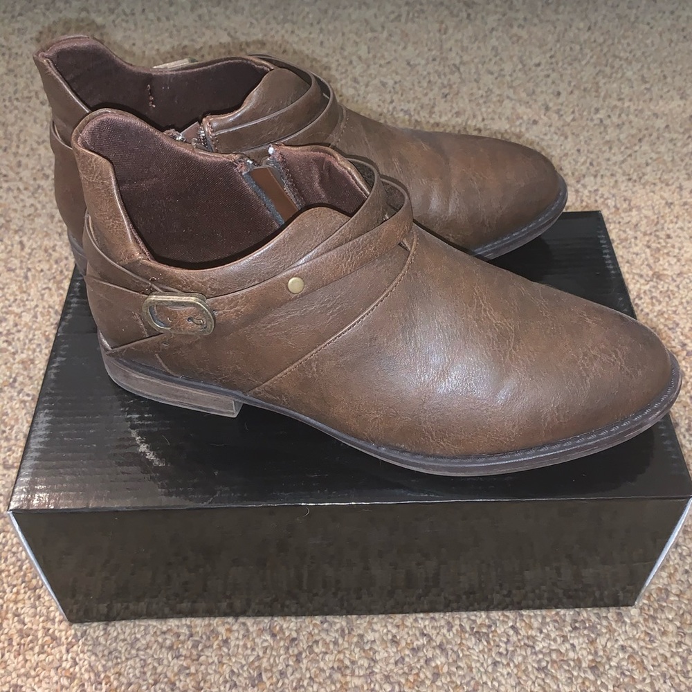 BROWN LEATHER ANKLE BOOTIES - Picture 4 of 8